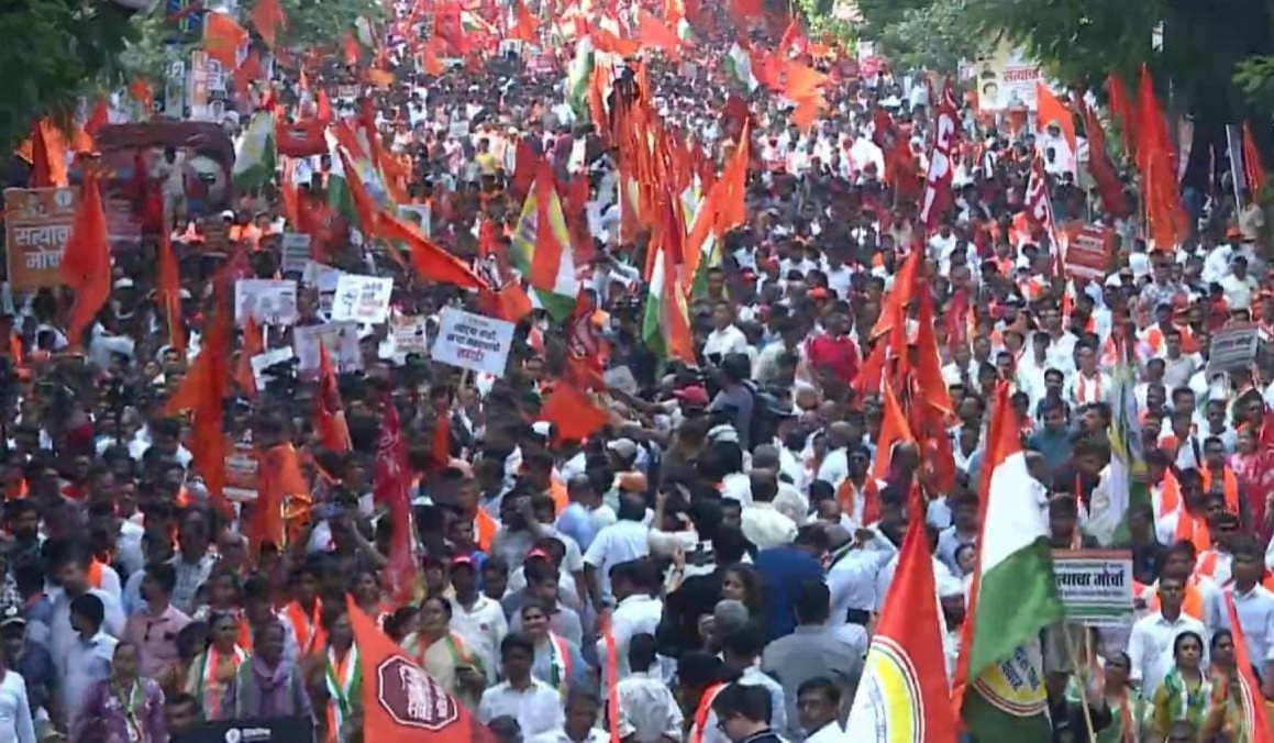 विरोधकांचा भव्य सत्याचा मोर्चा