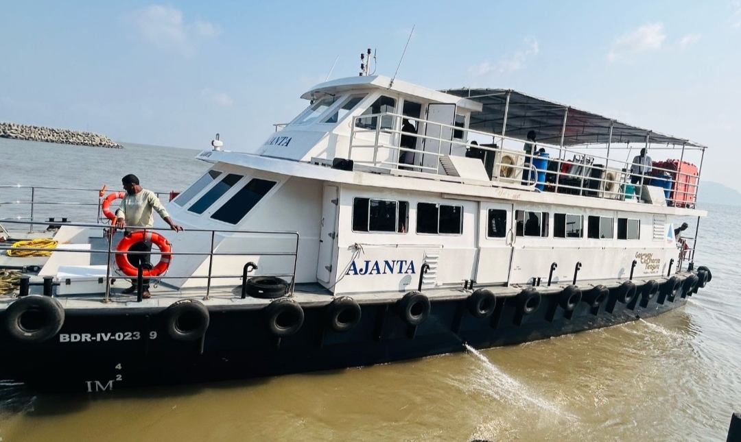 बोटीच्या तांडेलच्या प्रसंगधावनाने १५० प्रवाशांचे प्राण वाचले