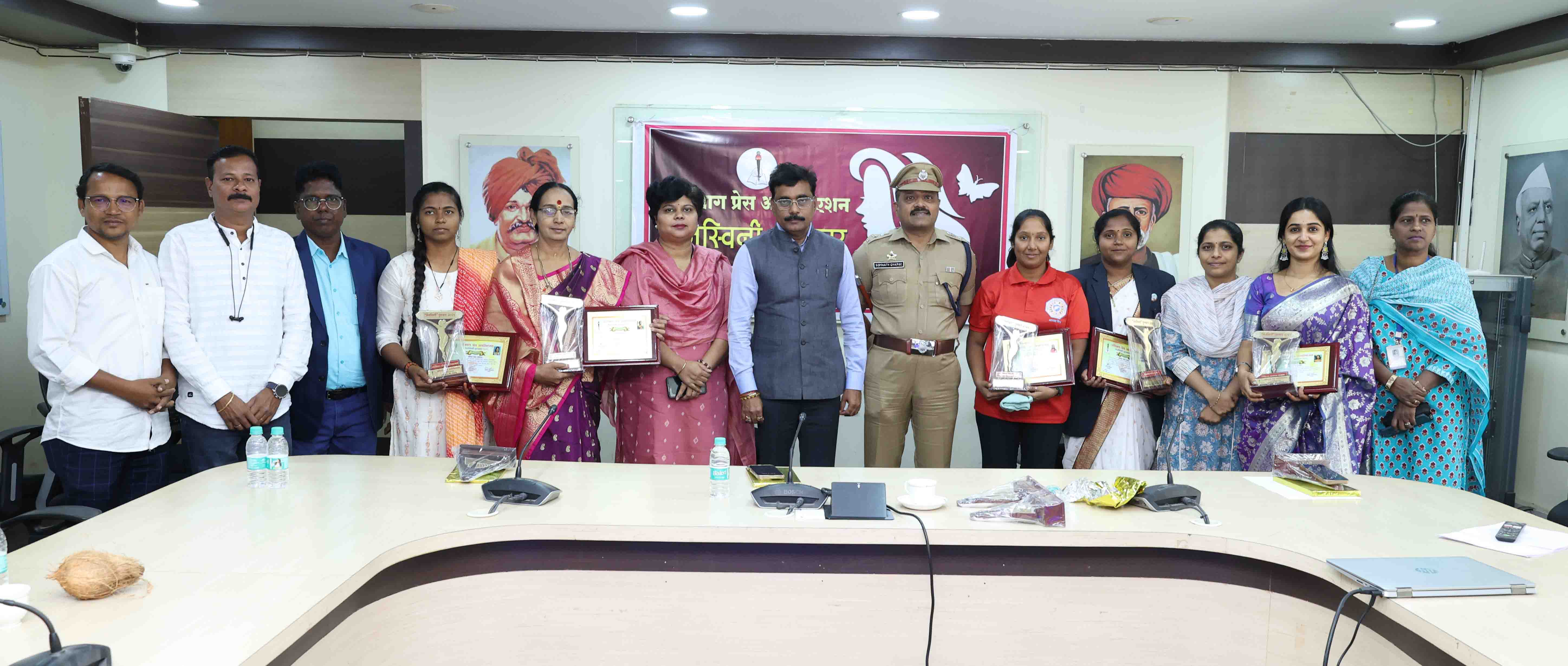 अलिबाग प्रेस असोसिएशनमार्फत कर्तृत्ववान महिलांचा सन्मान