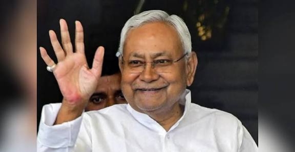 बिहारचे मुख्यमंत्री म्हणून नितीशकुमार यांनी घेतली शपथ