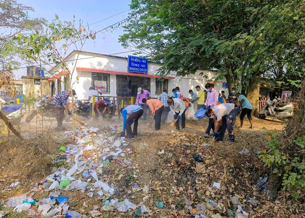 डॉ. श्री. नानासाहेब धर्माधिकारी प्रतिष्ठानतर्फे स्वच्छता अभियान संपन्न
