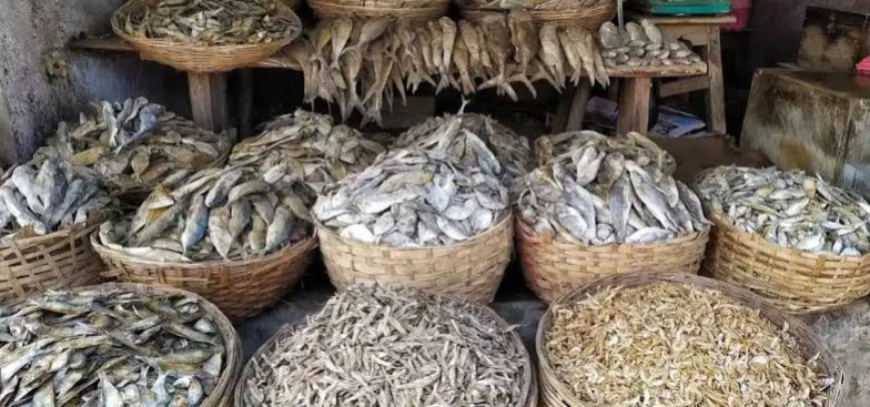 बाजारात सुक्या मासळीची मागणी वाढली 