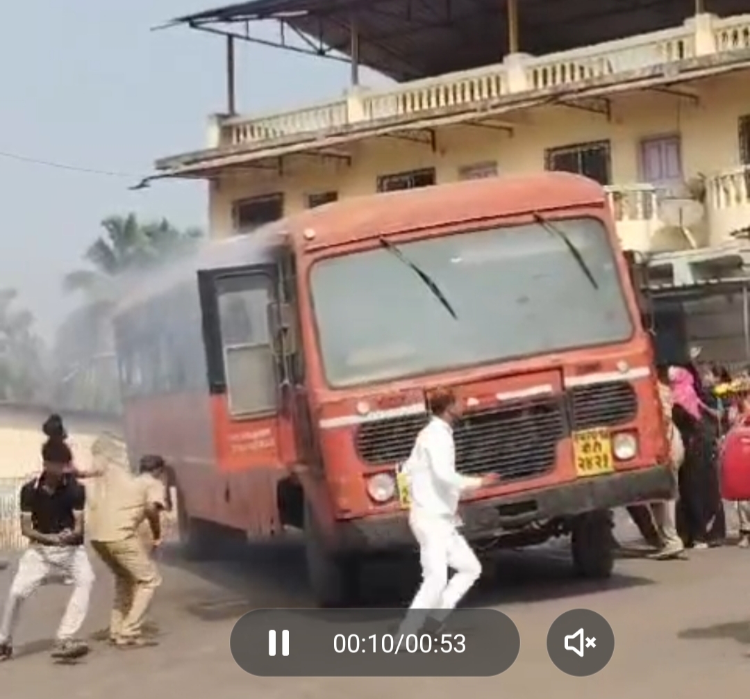 एसटी बसमध्ये शॉर्टसर्किट