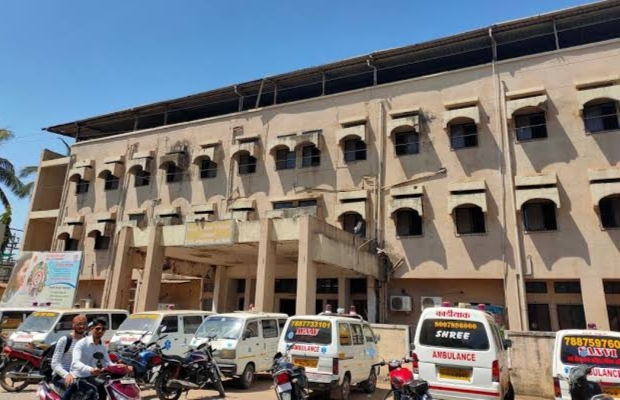 जिल्हा रुग्णालयातील पाण्यात अळ्या आणि माती