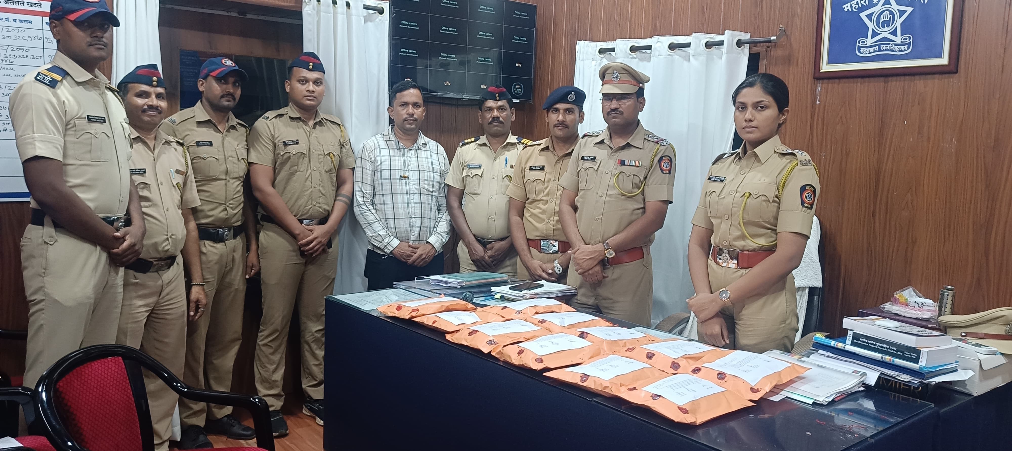 काशिद समुद्रकिनारी ११ किलो चरस सापडले