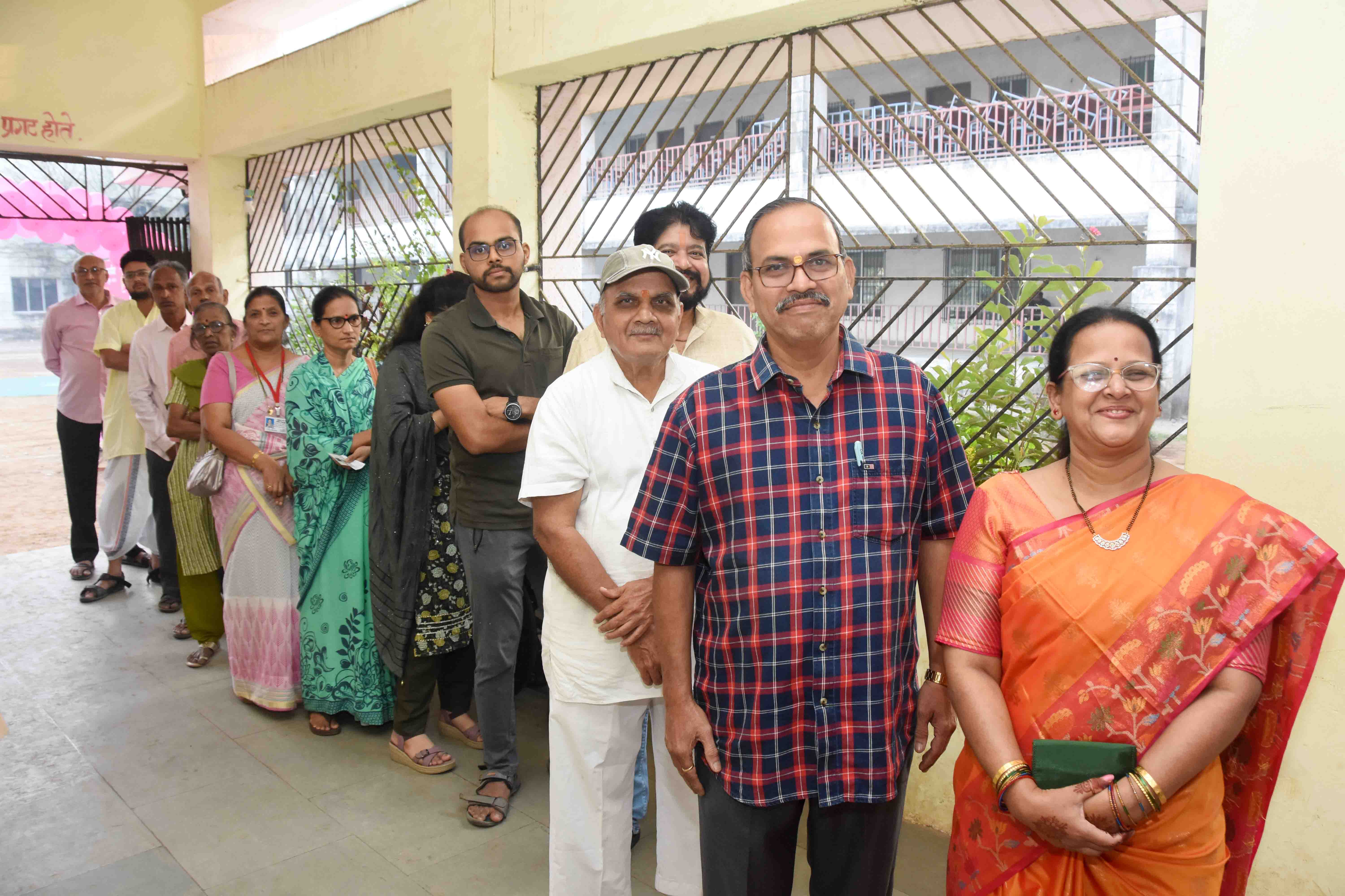 महिला मतदारांच्या तुलनेत पुरुष मतदार मतदान करण्यात आघाडीवर