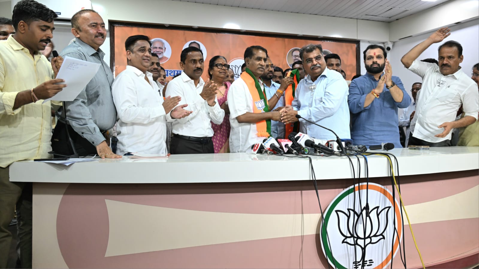 शेकापच्या पाटील घराण्यात फूट