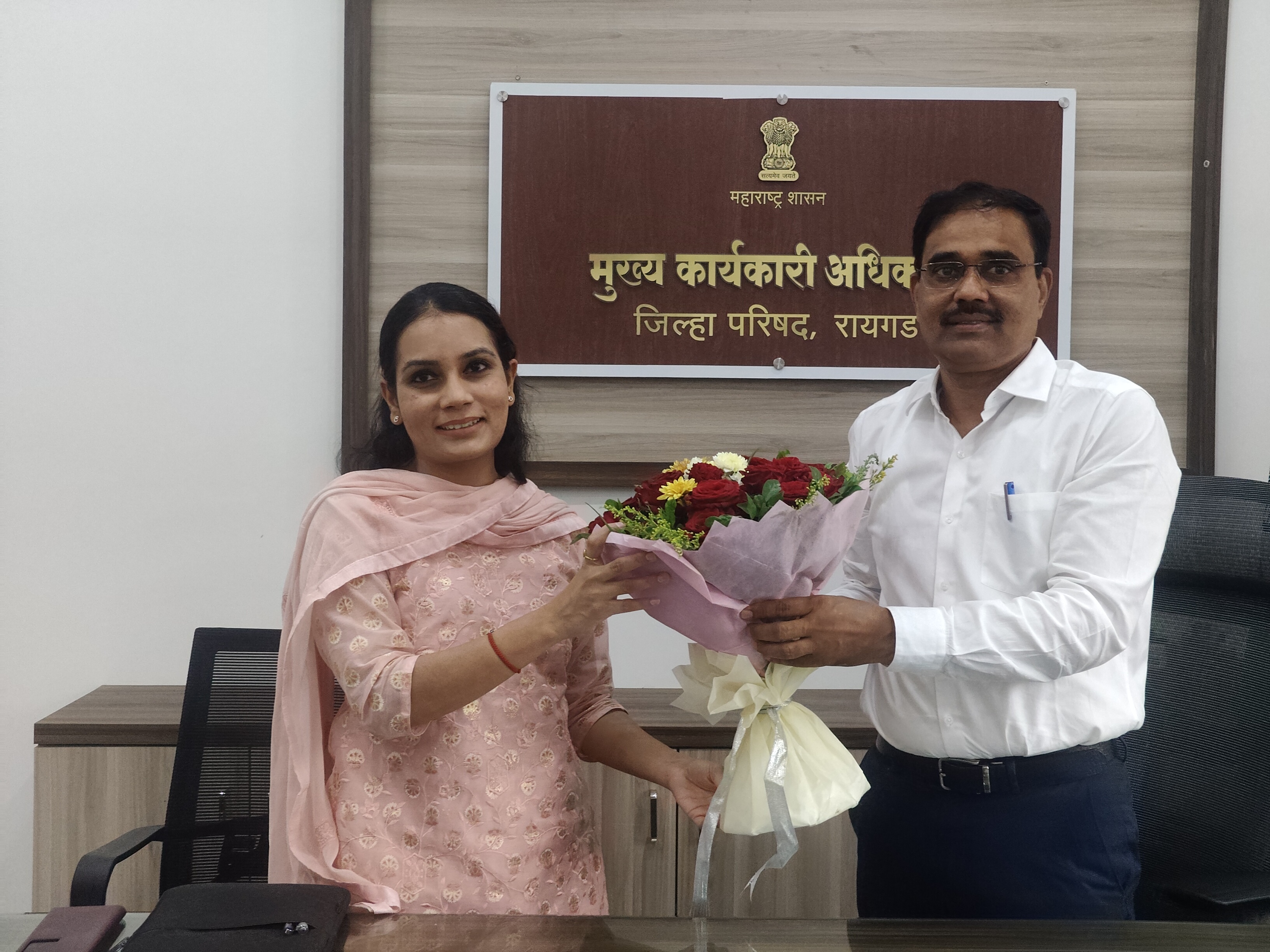 रायगड जिल्हा परिषदेच्या मुख्य कार्यकारी अधिकारी पदी नेहा भोसले रुजू 