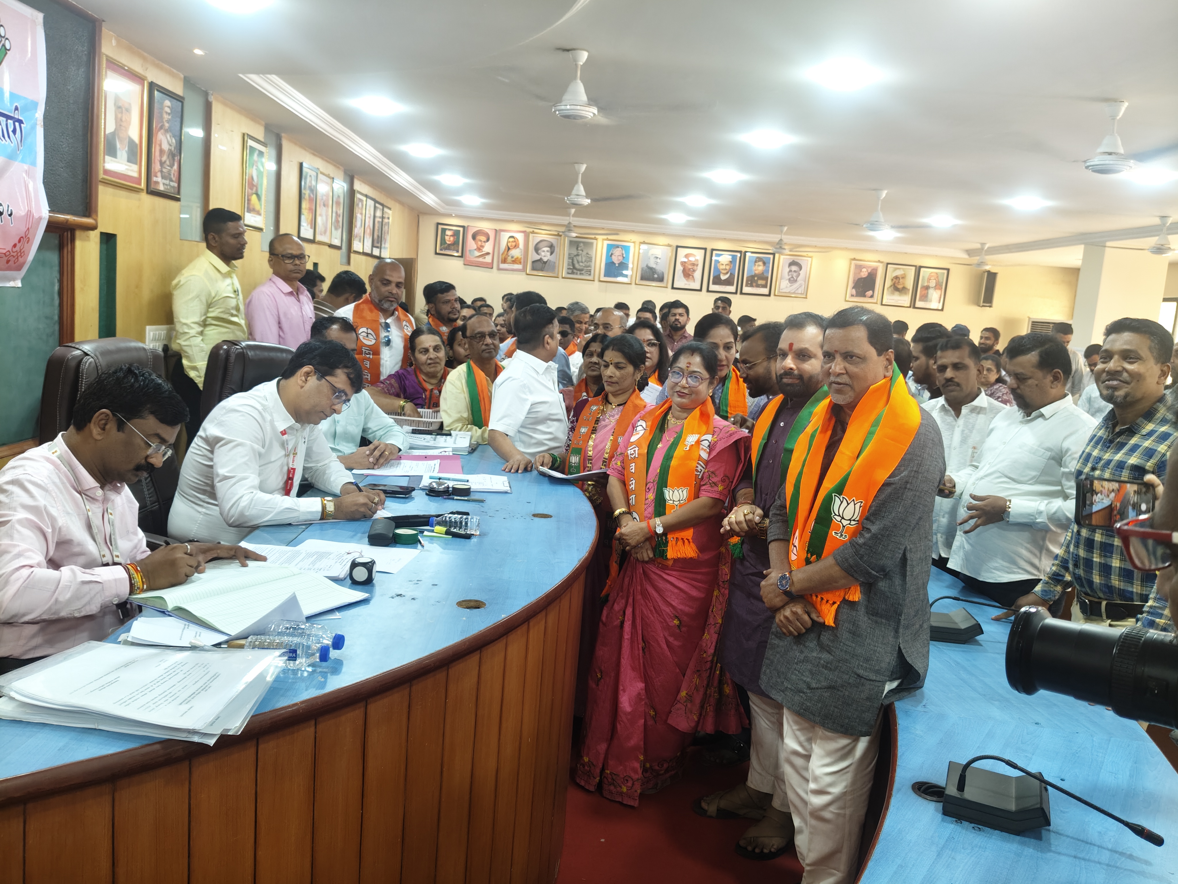 अलिबाग नगरपरिषद निवडणूक भाजप, शिवसेना (शिंदे गट) युतीच्या उमेदवारांचे उमेदवारी अर्ज दाखल