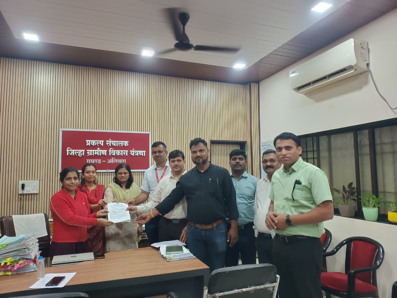 सुनीता मरसकोल्हे यांच्या अटकेच्या निषेधार्थ महाराष्ट्र विकास सेवेतील अधिकाऱ्यांचे रजा आंदोलन